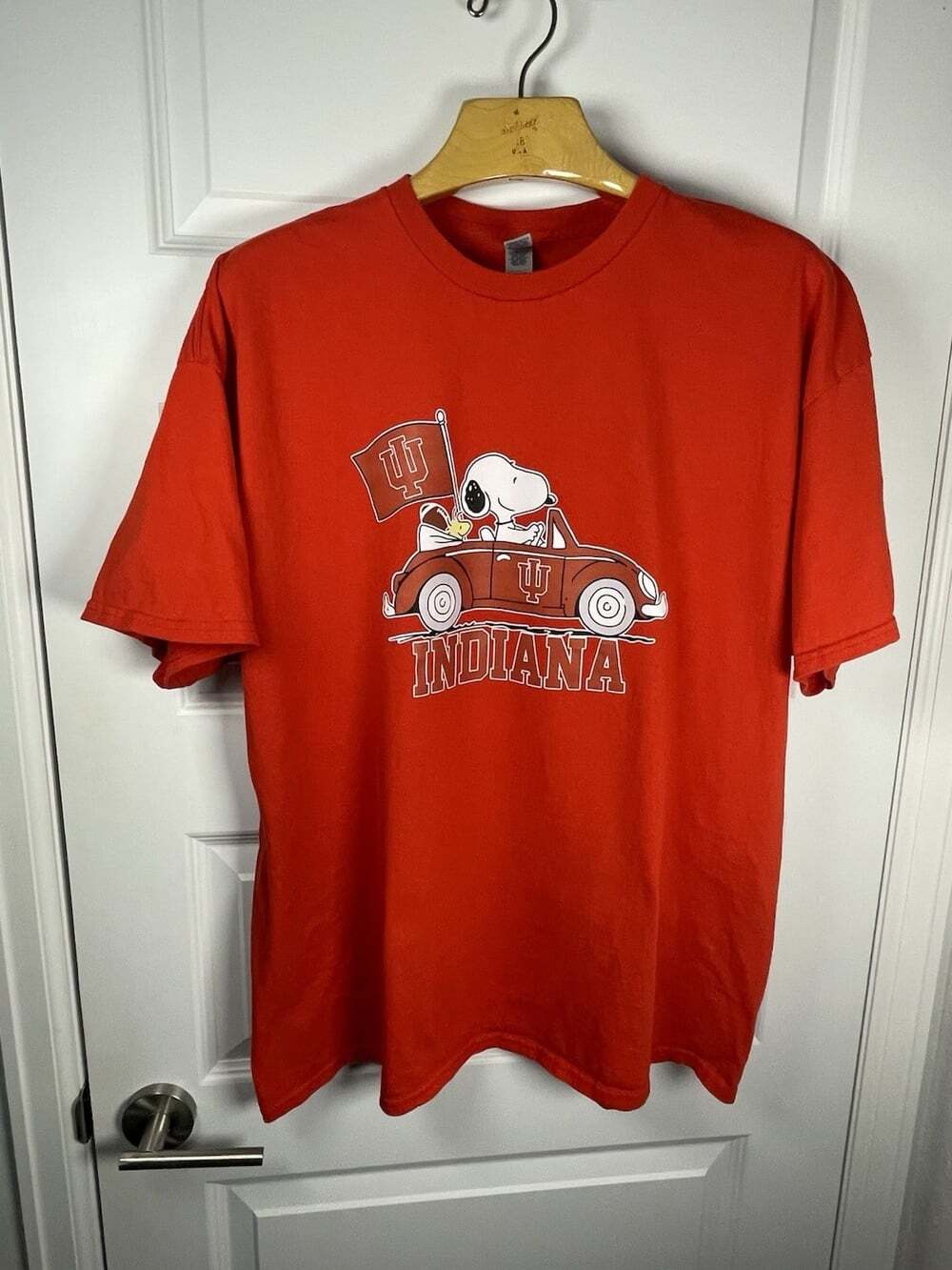 Hoosiers Indiana University IU Flag Peanuts Snoopy Woodstock Mens XXL TShirt Red